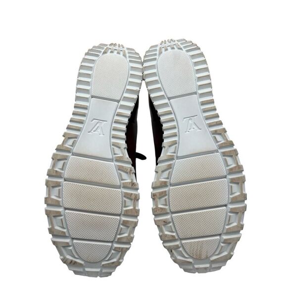 Authentic Louis Vuitton Men's Run Away Sneakers-Size 9 - Picture 13 of 14